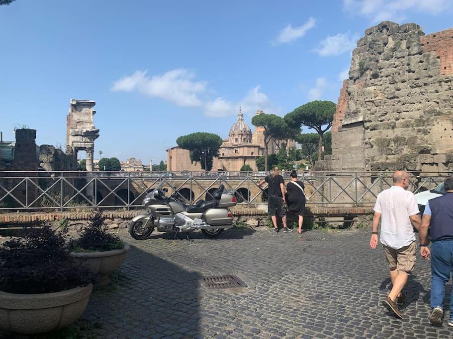 Casa Claudia ~ Rione Monti-Colosseo Rome Buitenkant foto